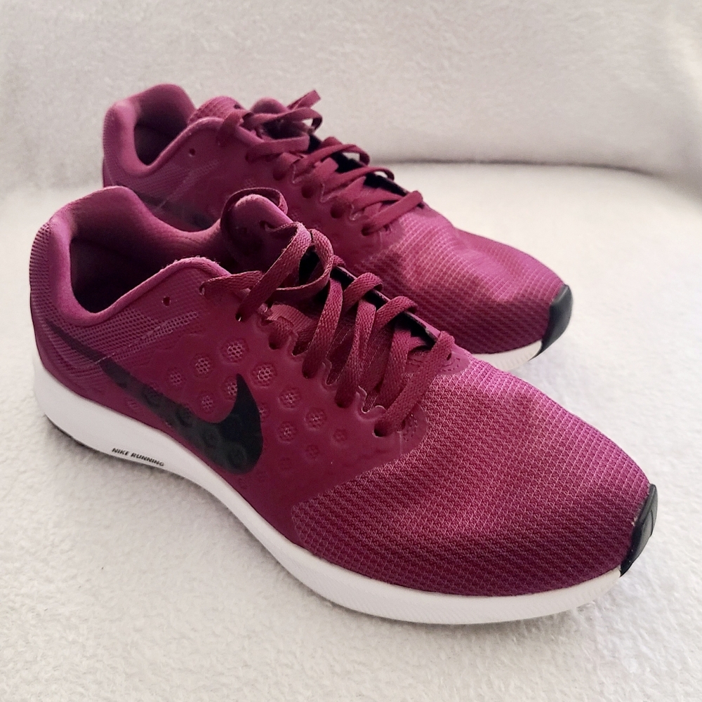 nike downshifter Burgundy Grape  running shoes 852466-602 Pre-owned  US Size 9